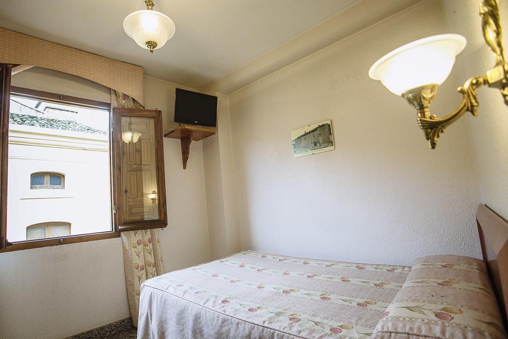 Hostal Plaza Сьюдад-Родриго Номер фото